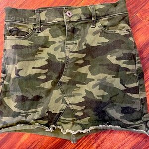 Abercrombie kids size  11/12 camo skirt